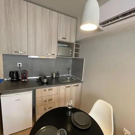 Ladadika Deluxe #2 *